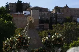 Vídeo | Aplausos y ovación a la Virgen de la Montaña en Concejo
