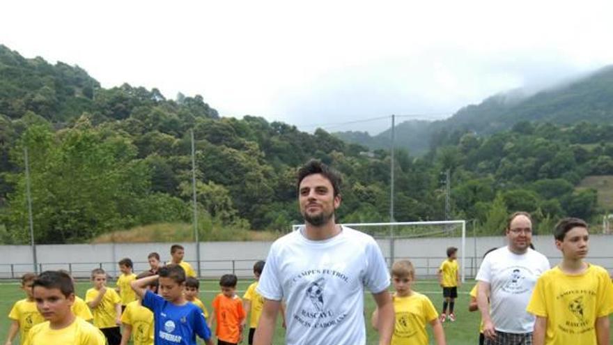 Míchel, en un campus con niños hace unos días en Asturias.