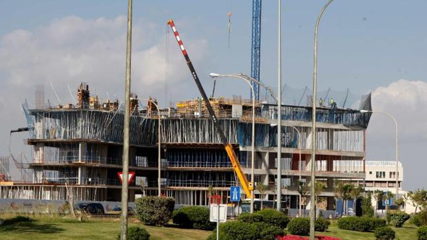 Barceló ordenó ayer a la constructora Acciona que no paralice los trabajos.