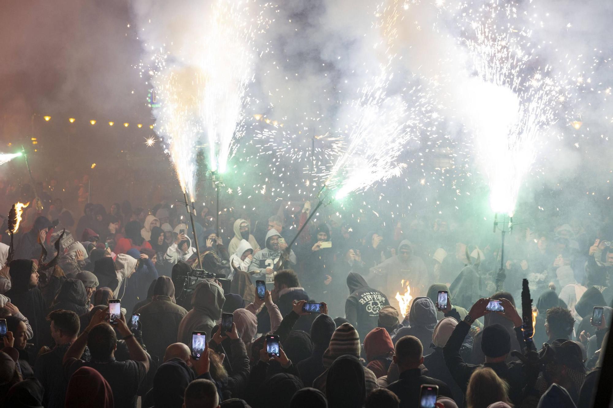 Höllenspektakel zum Abschluss des Stadtfestes von Palma auf Mallorca