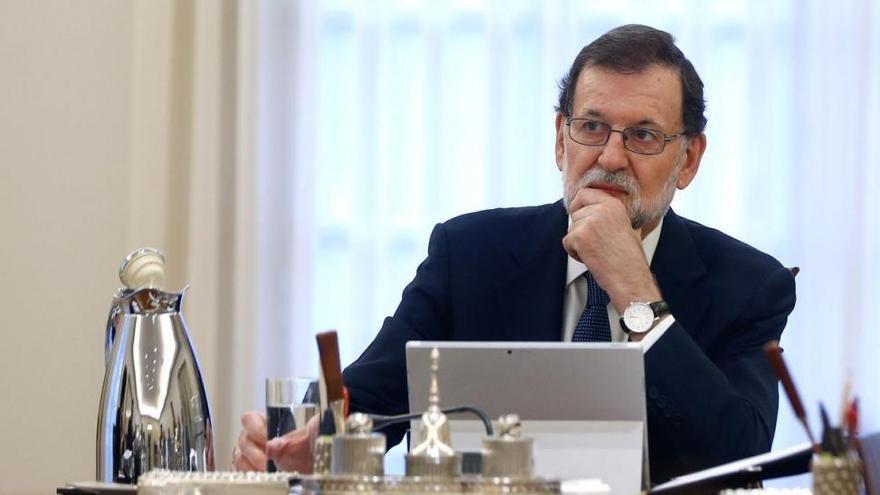 Rajoy insta a Puigdemont a aclarar si ha declarado la independencia