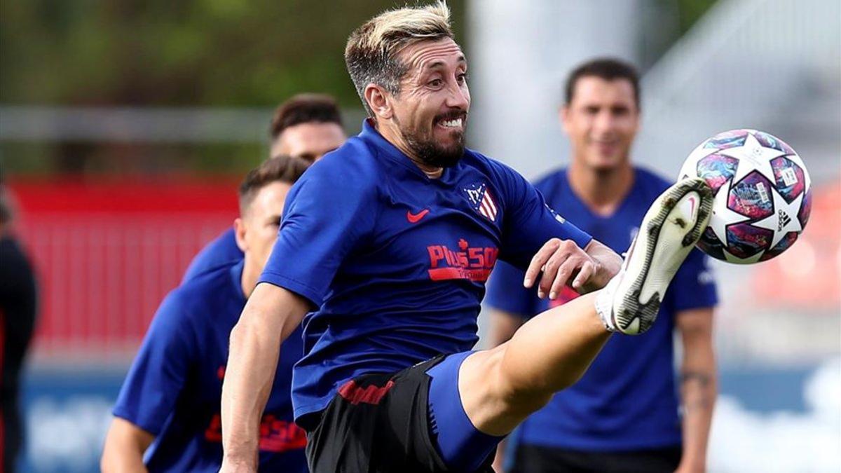 Héctor Herrera, durante un entrenamiento con el Atlético