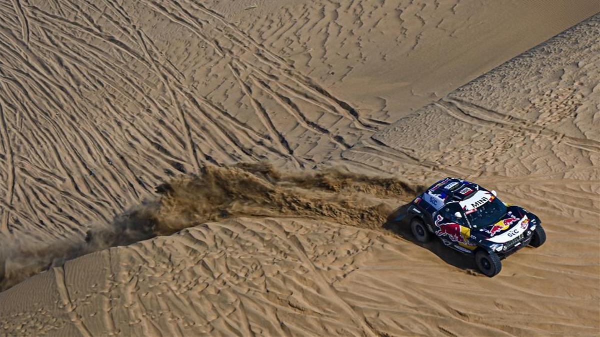 Sainz durante la segunda jornada del Dakar