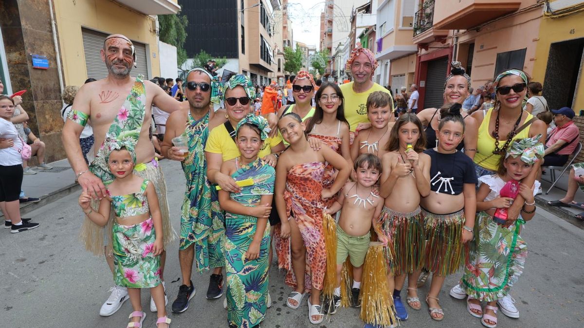 Galería | El Grau disfruta de su desfile de peñas