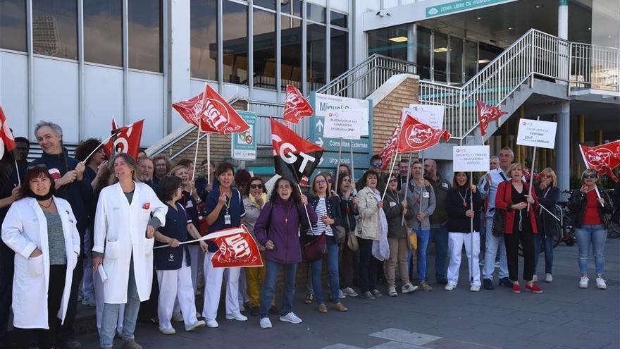 Las empleadas de limpieza del Servet protestan por la sobrecarga y los despidos