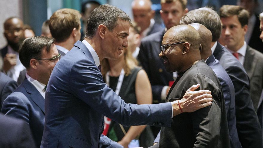 El presidente del Gobierno español, Pedro Sanchez (i) participa en un acto de Global Citizen Now en el marco de la cumbre de la ONU.