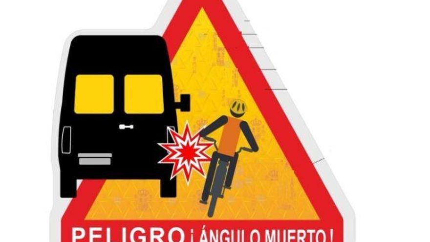 Esta es la nueva señal con la que la DGT quiere proteger a los más vulnerables al ángulo muerto