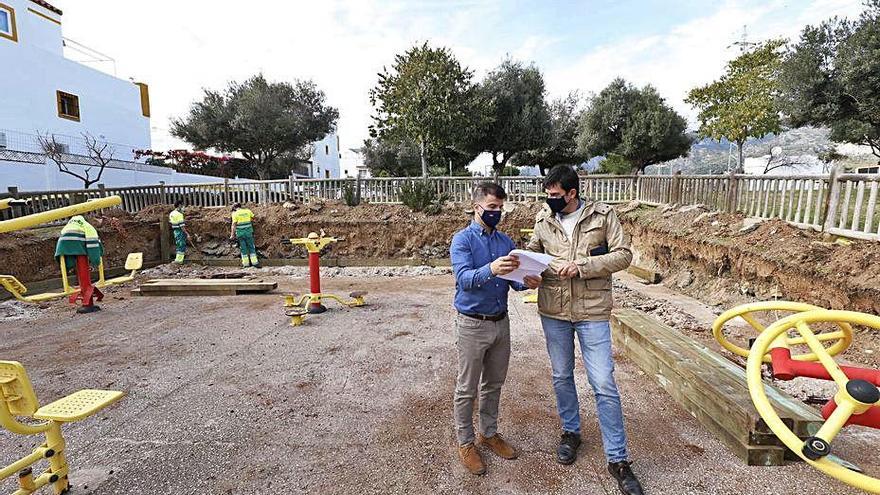 El edil de Obras, Diego López, en una visita al parque.