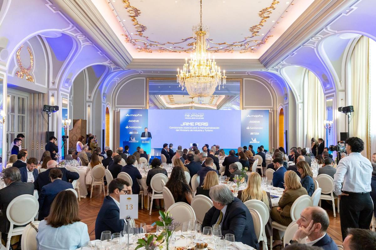 La cita, celebrada en el Hotel Mandarin Oriental Ritz, sirvió para reconocer el trabajo de empresas, proyectos y personalidades destacadas de una industria que atraviesa un momento especialmente decisivo. La electrificación, la innovación tecnológica, la sostenibilidad, las nuevas formas de movilidad y la transformación industrial fueron los temas vertebradores de la gala.