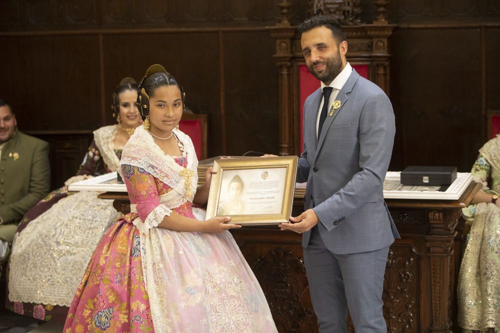 Claudia y Maite son proclamadas las nuevas Falleras Mayores de Sagunt.