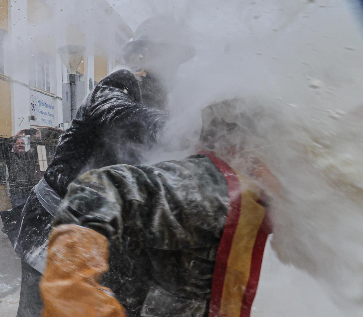 Els enfarinats toman Ibi Els enfarinats toman Ibi