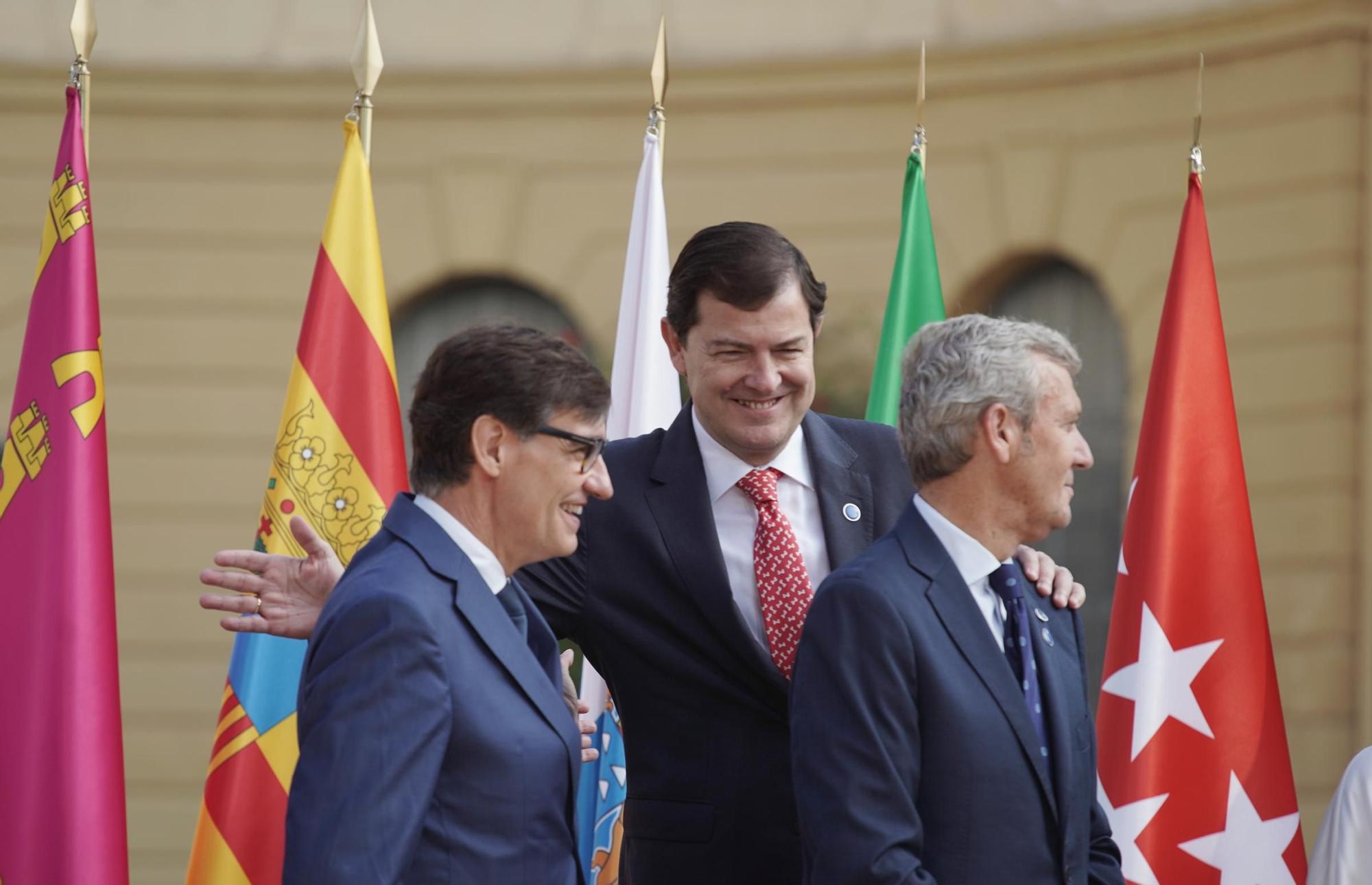 GALERÍA: La llegada del presidente Fernández Mañueco a la Conferencia de Presidentes, en imágenes