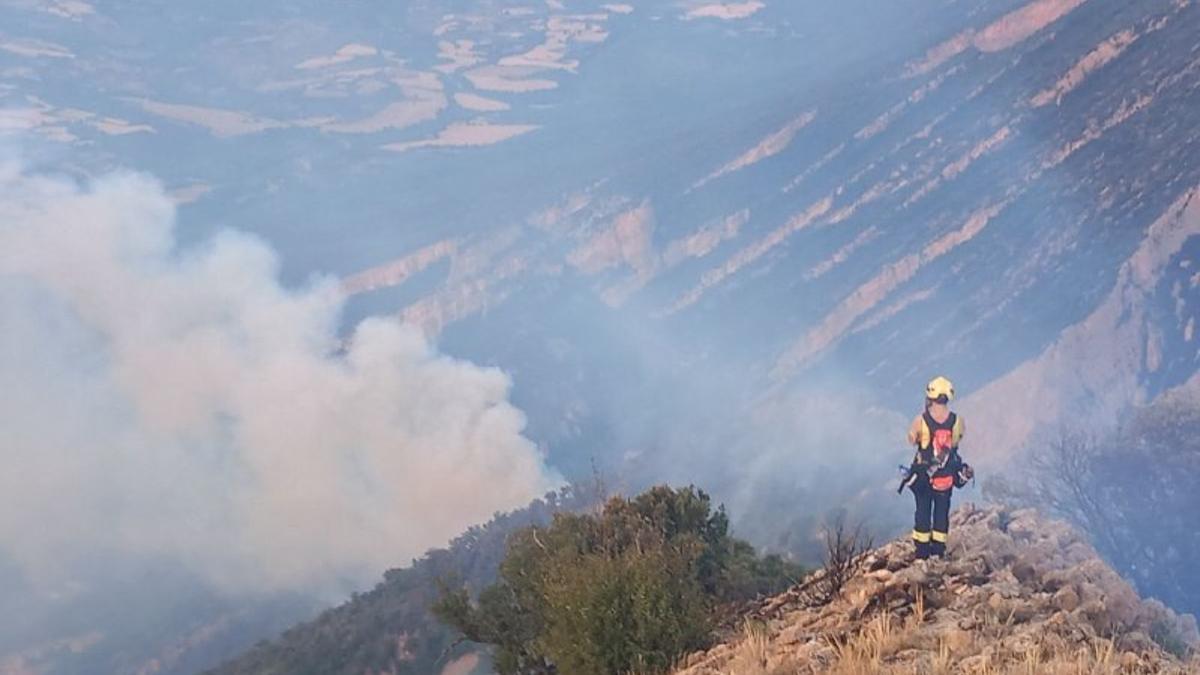 El flanco derecho del incendio de Àger (Lleida)