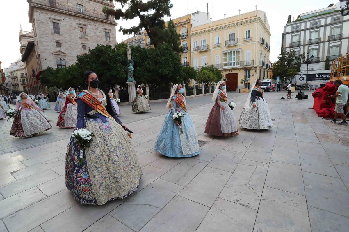 Búscate en el primer día de la ofrenda por la Calle Caballeros de las 20:00 a las 21:00