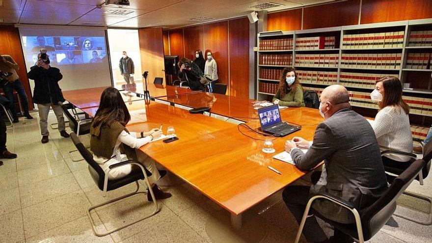 Vicent Marí, Francina Armengol, María Fajarnés y Pilar Costa, ayer, antes de la videoconferencia con los alcaldes de la isla.