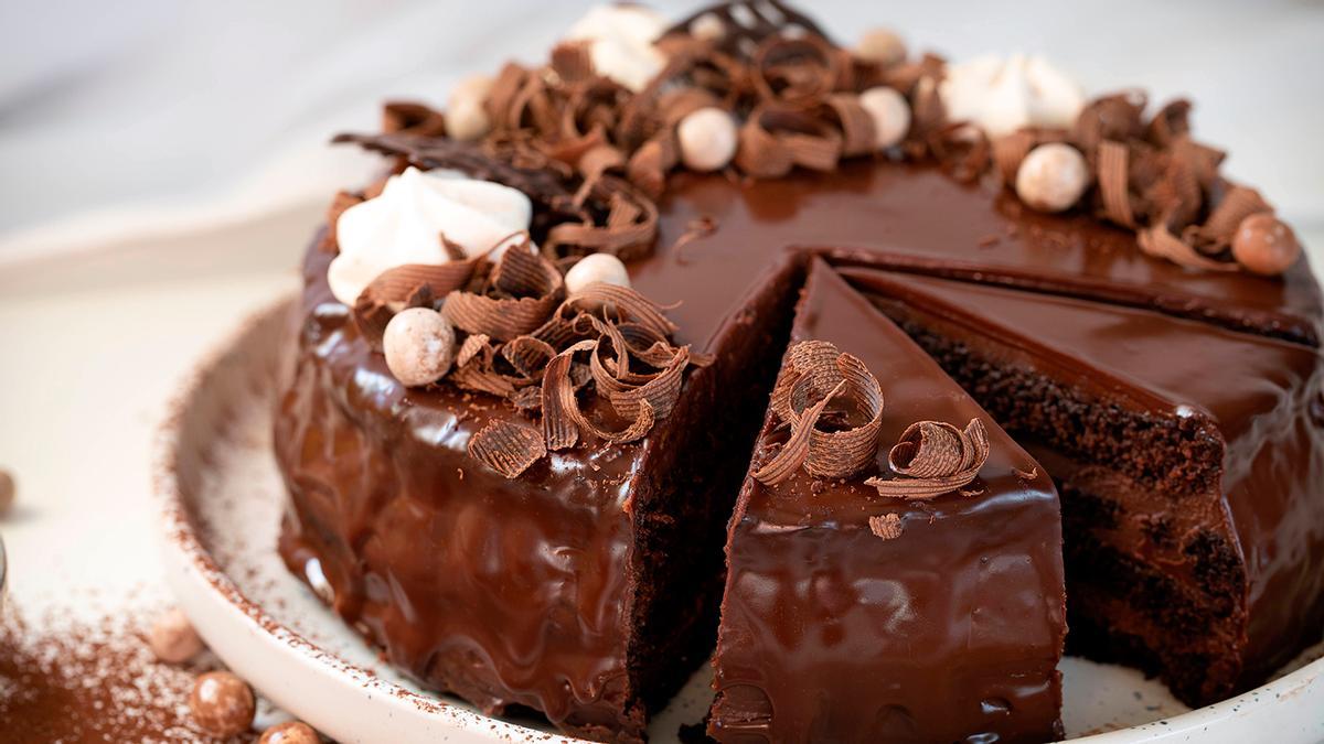 Adiós al horno: la tarta de chocolate de la abuela que puedes preparar sin electrodoméstico