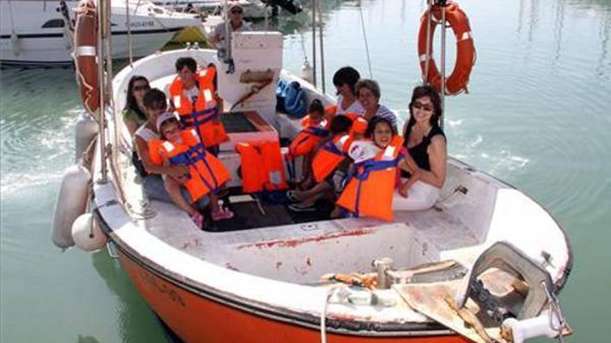 Los alumnos del colegio Pla d’Hortolans disfrutan de una jornada marinera