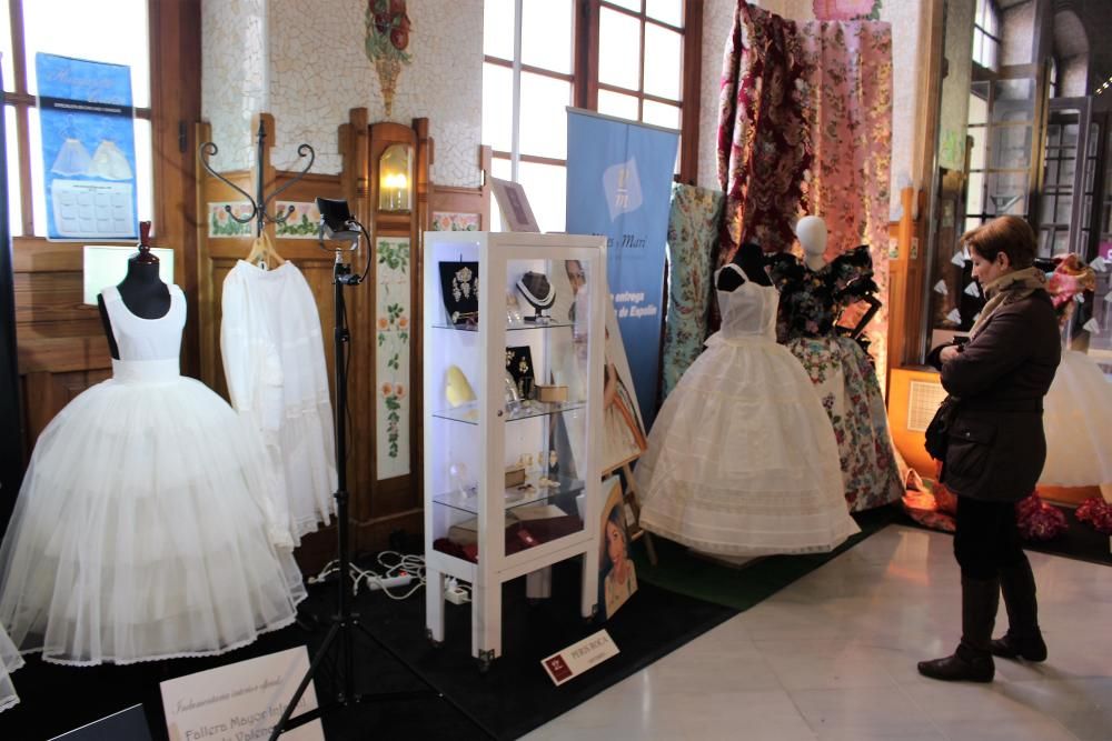 Exposicion de Indumentaria Tradicional en la Estación del Norte