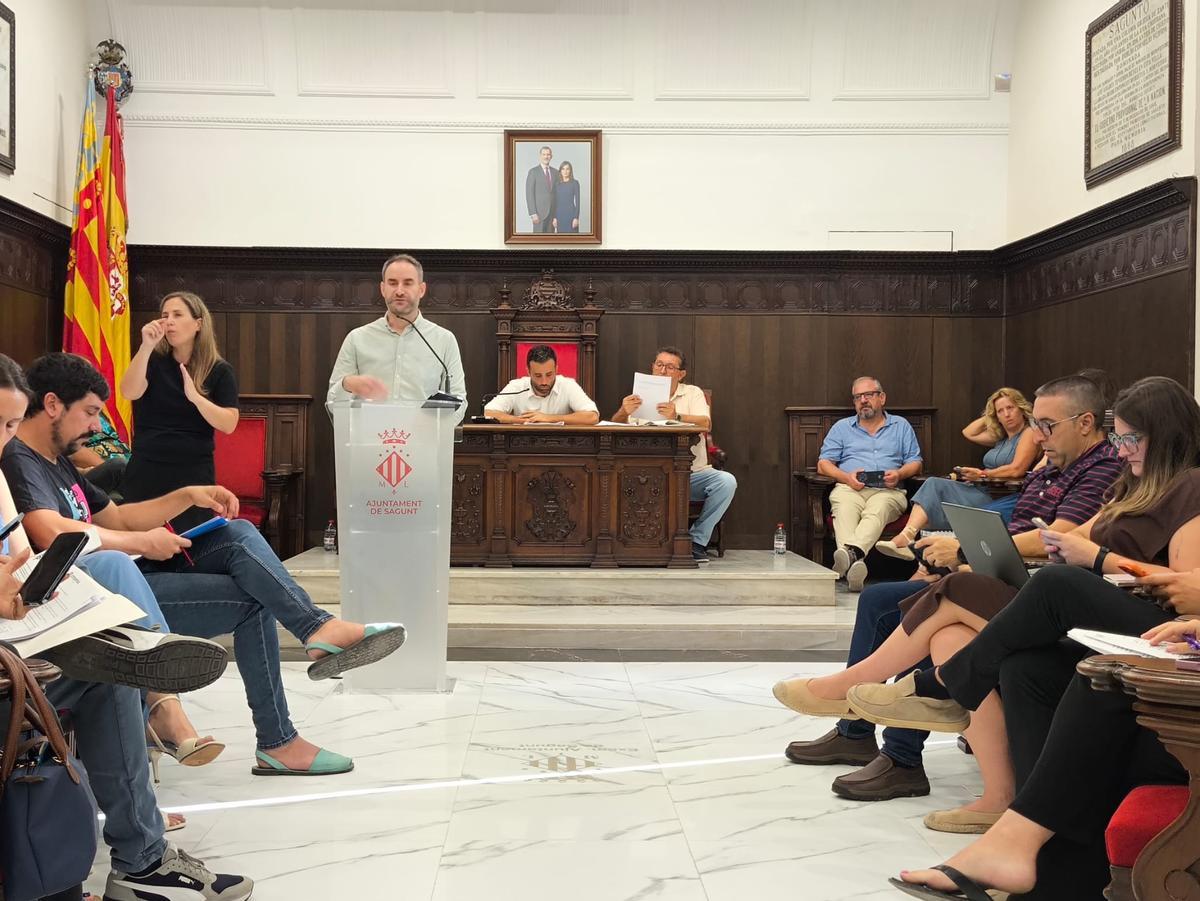 Javier Raro (PSOE) concejal de Aguas y Mantenimiento en el pleno