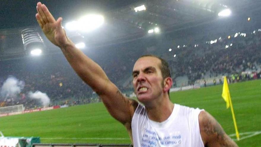 Di Canio es despedido de la televisión británica por mostrar un tatuaje fascista