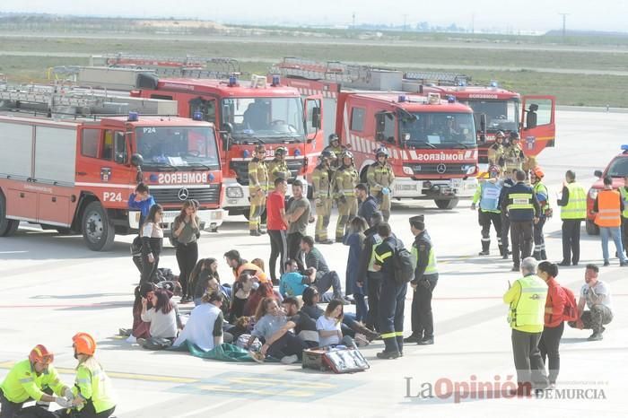 Simulan un accidente aéreo en aeropuerto