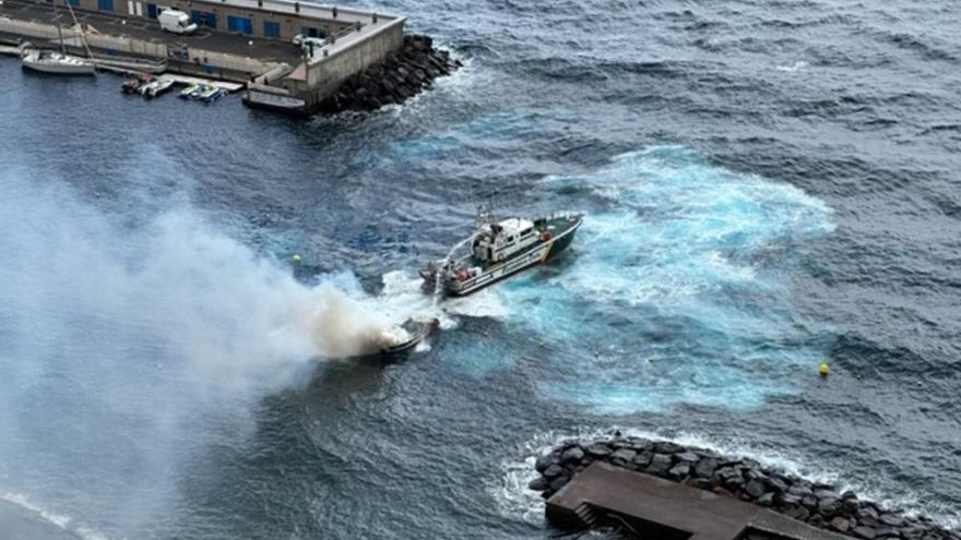 A ship burns on the coast of Radazul