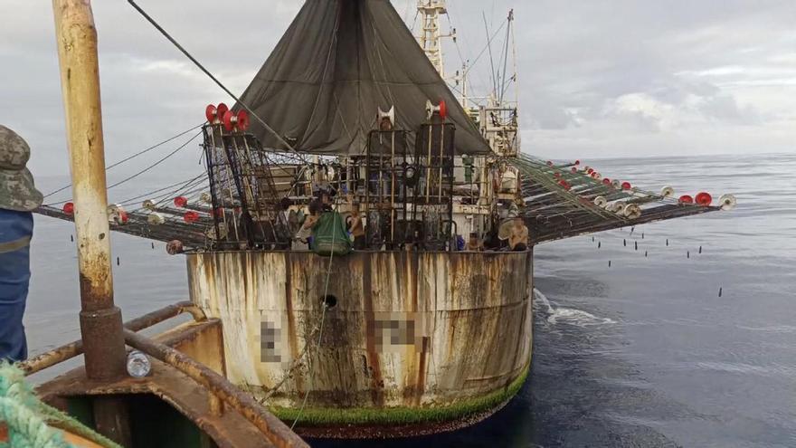 China navega en un mundo aparte: pesca 20 toneladas más por cada una que pierde la flota española
