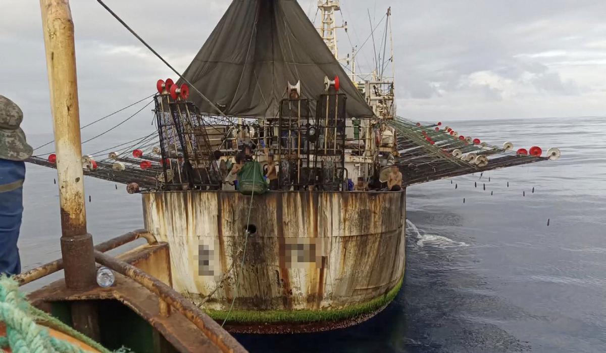 Buque potero asiático, en el Pacífico suroriental