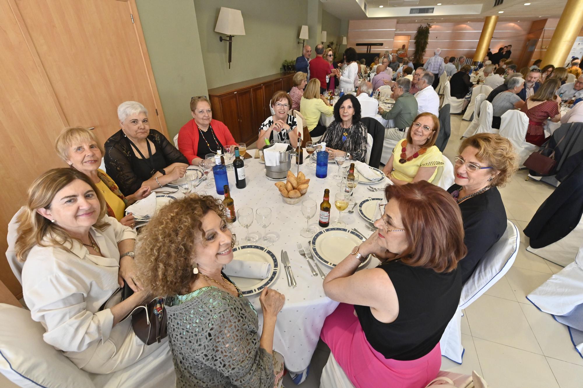 Los mayores universitarios de Castellón celebran una comida de hermandad