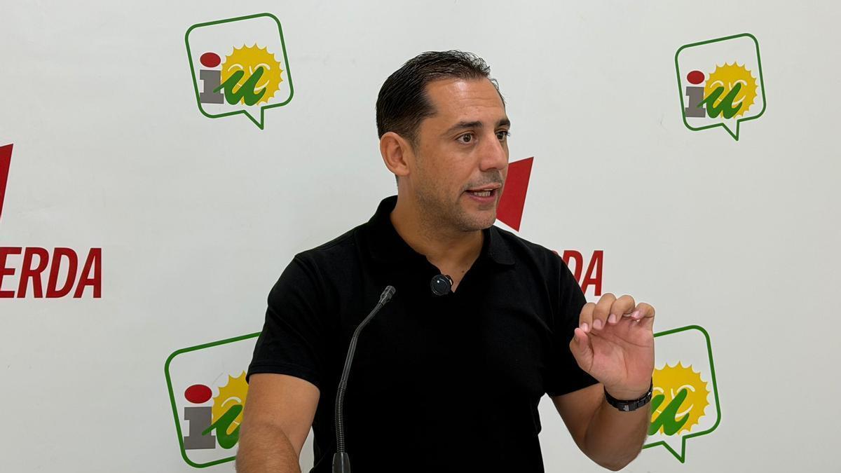 El coordinador de IU, Sebastián Pérez, en la rueda de prensa de este miércoles.