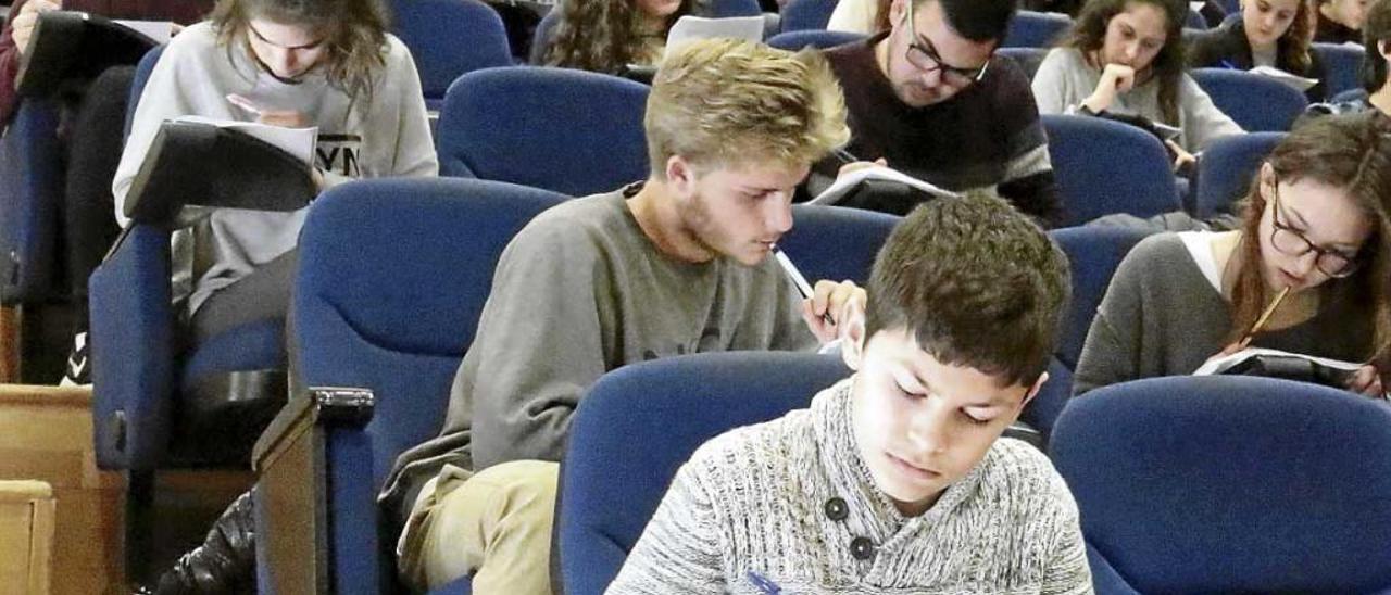 El passat 2 de febrer es varen dur a terme les Olimpíades de Biologia al campus i a les seus universitàries de Menorca i Eivissa.