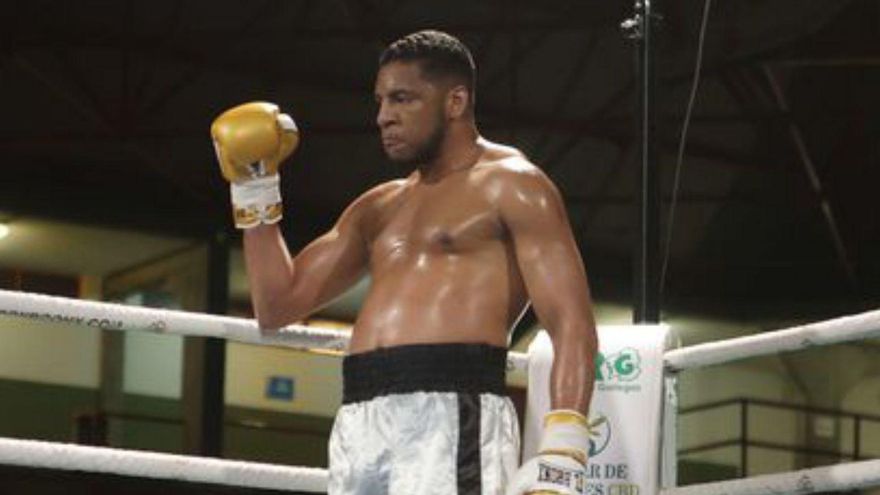 Enmanuel Reyes gana en su vuelta a los ‘rings’ coruñeses