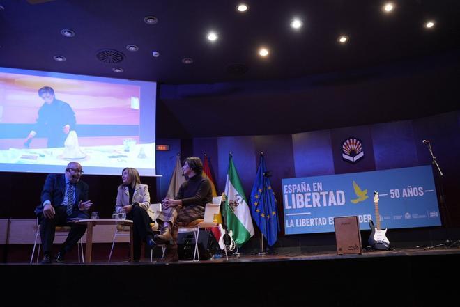 Un debate entre generaciones por 50 años en libertad