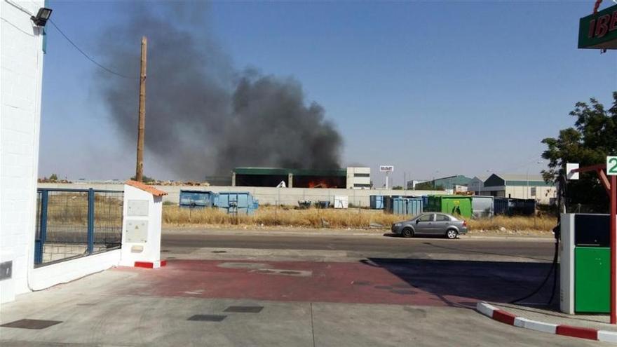 Declarado un incendio en la planta de papel y cartón de Mérida