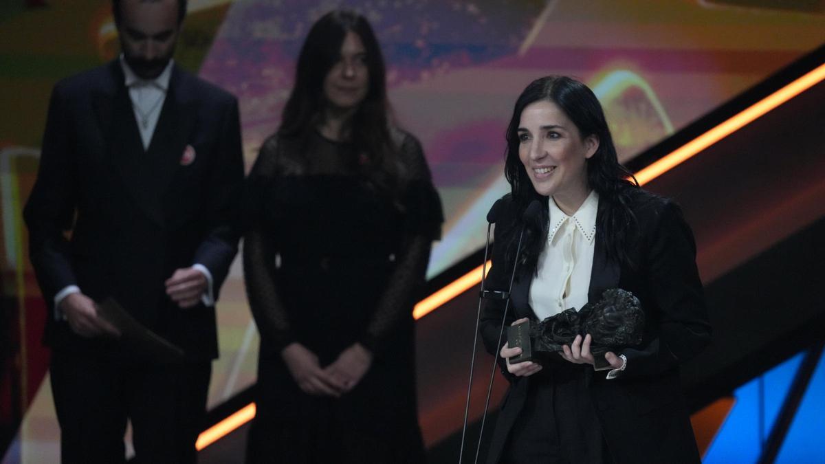 Alauda Ruiz de Azúa recoge el Goya a mejor guion original por 'Los domingos' en la gala de los premios de 2026.