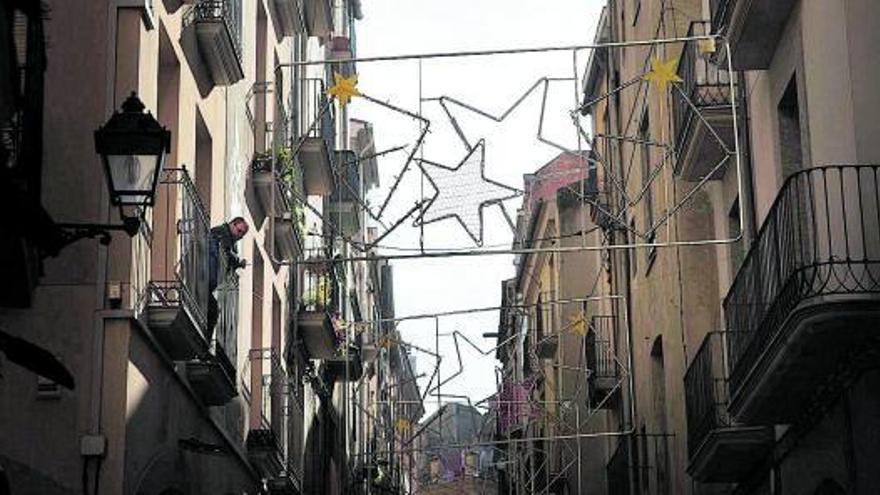 La il·luminació nadalenca d’aquest any al carrer Nou de Manresa  | OSCAR BAYONA