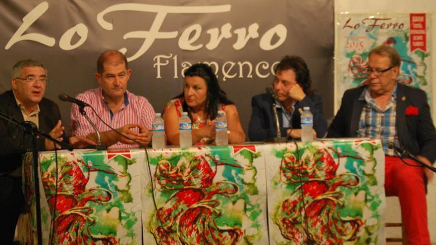 Los invitados al debate sobre las peñas flamencas.