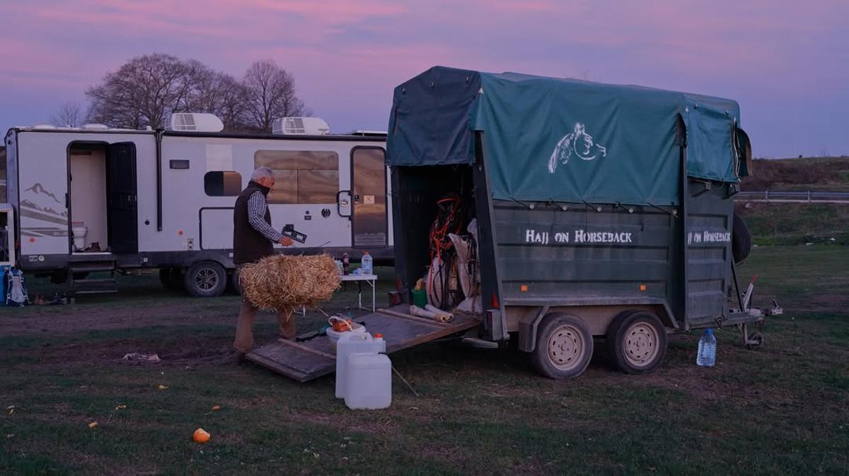 Así ha sido el viaje de un extremeño a La Meca a caballo
