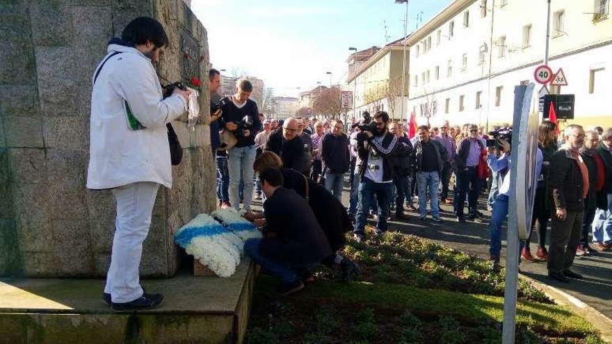 Un momento de la ofrenda floral en Ferrol.