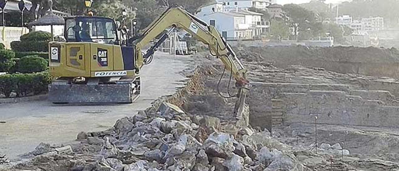 Las obras denunciadas por el GOB se llevan a cabo en la primera línea de Cala Rajada.