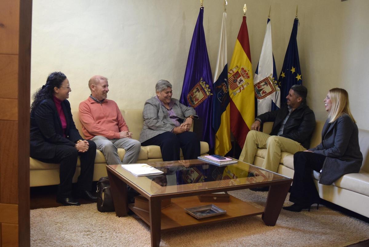 Reunión con la Comisionada de Transparencia y Acceso a la Información Pública de Canarias, Noelia García.