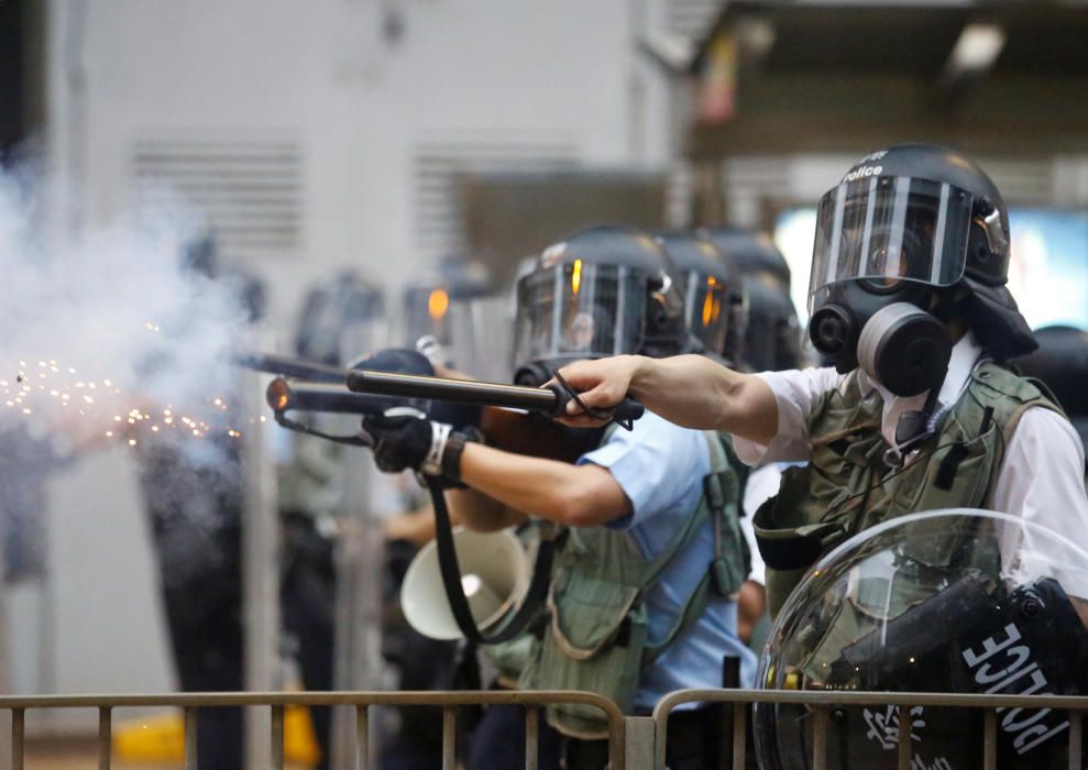 Miles de manifestantes paralizan Hong Kong