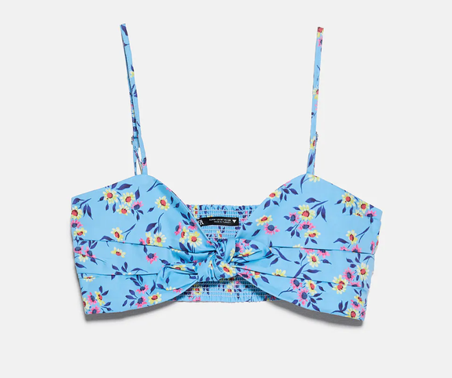 Cropped top azul con estampado floral de Zara