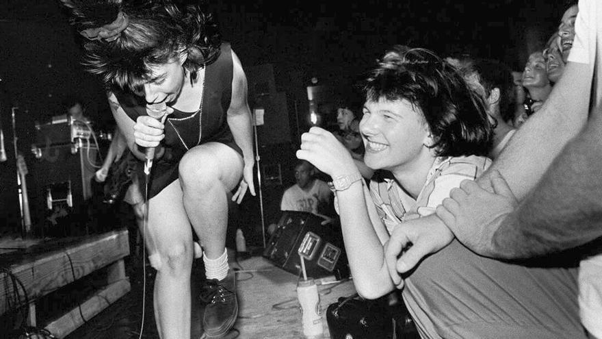 Una actuación de Bikini Kill.