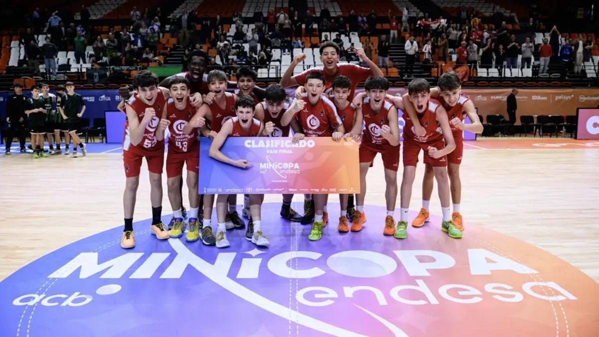 Los jugadores del Casademont celebran el pase