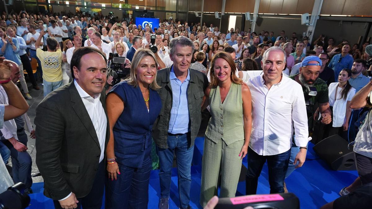 Feijóo ‘normaliza’ su presencia valenciana y sus silencios sobre Pérez Llorca