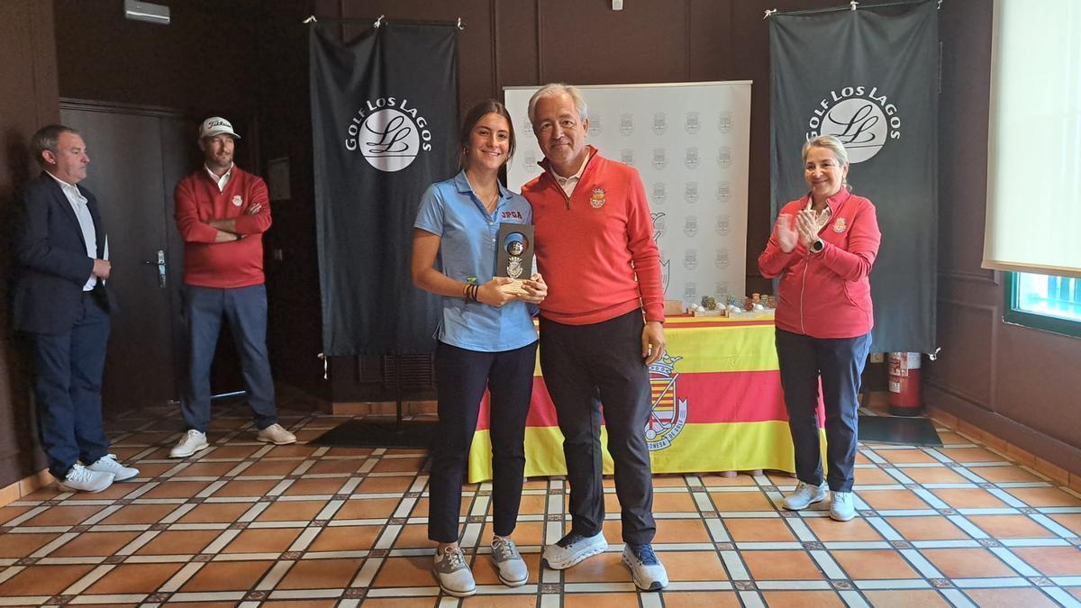 Beamonte, con el trofeo de campeona de Aragón