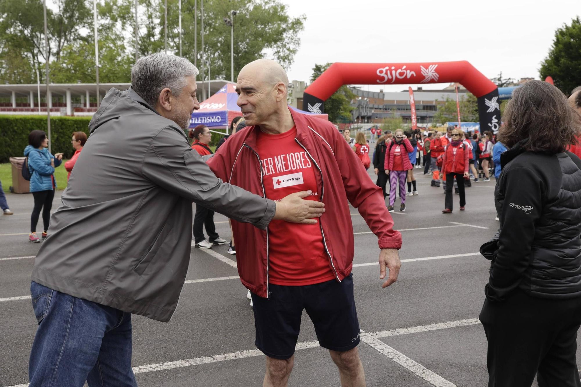 Así fue la marcha solidaria de Cruz Roja en Gijón (en imágenes)