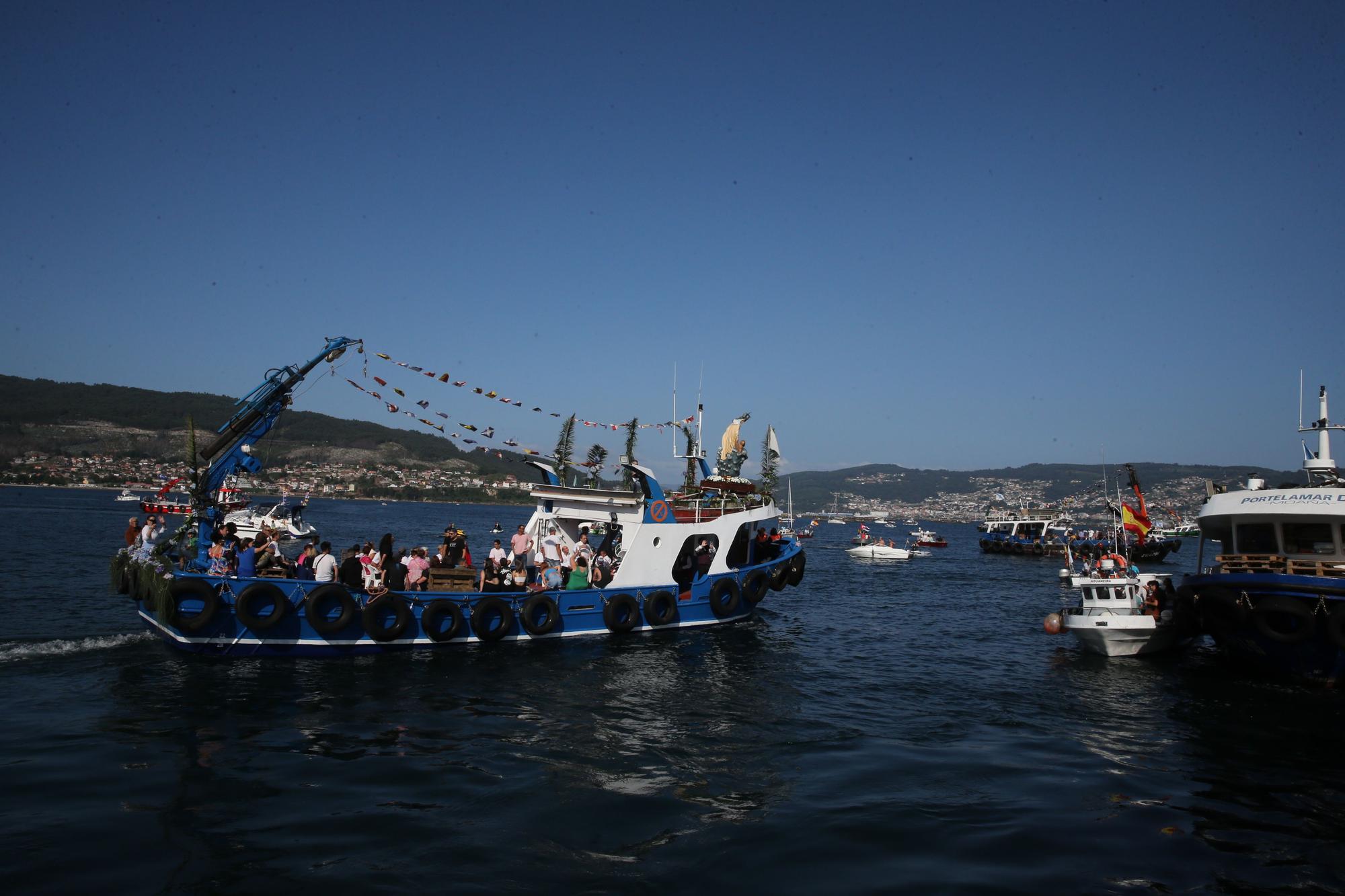 Decenas de barcos en la procesión marítima de Moaña