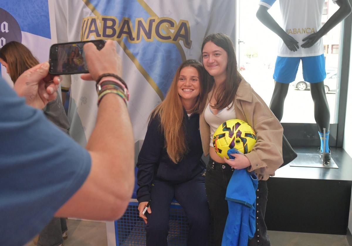 Yeremay Hernández, Luismi Cruz, Millene Cabral y
Noé González han estado presentes en la inauguración y han firmado autógrafos a los deportivistas Yeremay Hernández, Luismi Cruz, Millene Cabral y
Noé González han estado presentes en la inauguración y han firmado autógrafos a los deportivistas